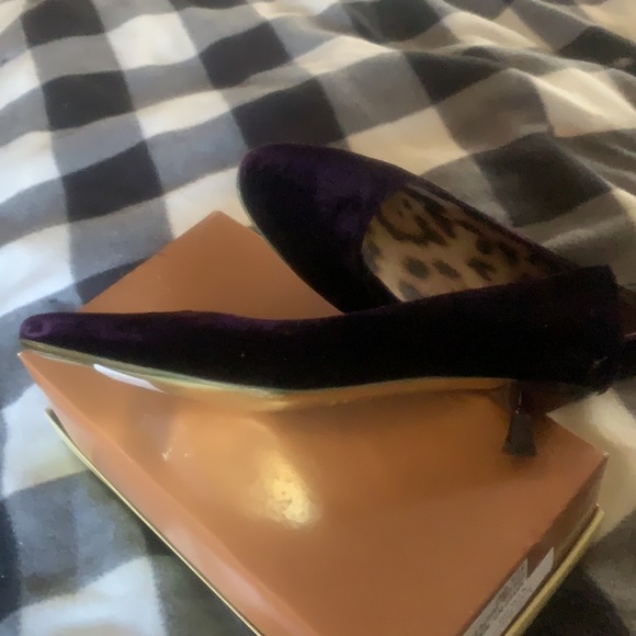 VINTAGE VERO CUOIO VELVET ITALIAN KITTEN HEEL PUMPS - Picture 5 of 7